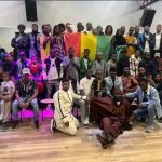 Photo de famille de jeunes Guinéen.ne.s à l'occasion d'une journée culturelle de l'ajeguir
