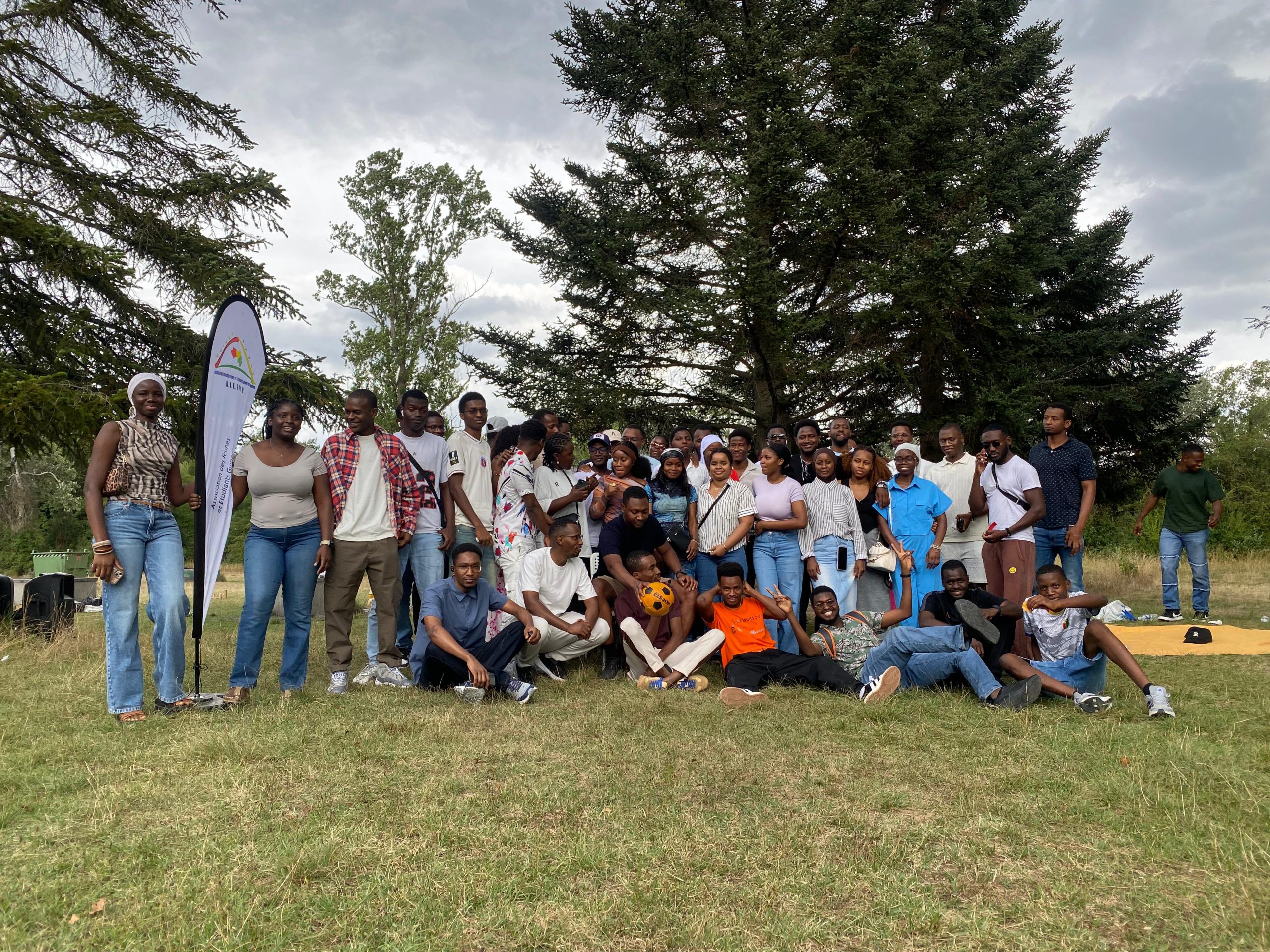 Lire la suite à propos de l’article Barbecue AJEGUIR Parc Miribel 2025 : quand on se rassemble, ça sent bon le charbon et l’amitié.